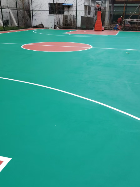 怀集 球场长期使用易出现地面开裂